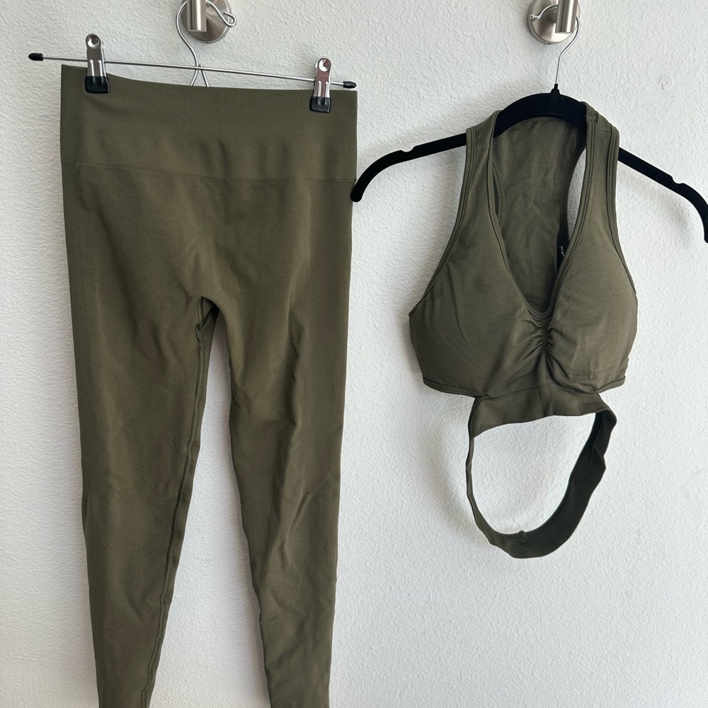 Alphalete Olive Green High-Waist Leggings & Crop Sports Bra Set